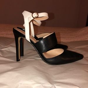 Gorgeous Banana Republic leather 4” high heels❤️